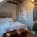 The Herbalist (adults Only) Tihany