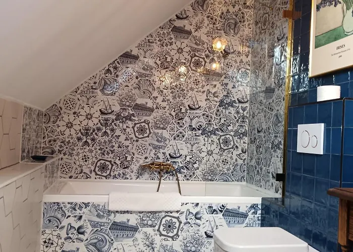 The Herbalist (adults Only) * Tihany