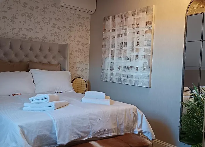 The Herbalist (adults Only) Tihany